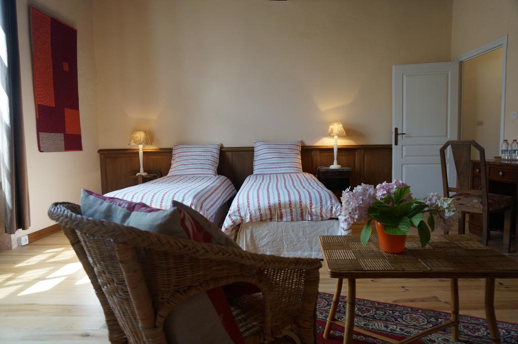 Montaut  Maison Arriu B&B 객실 사진