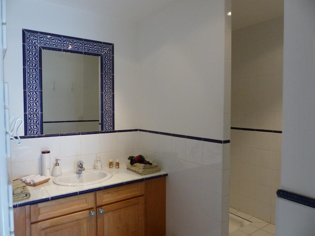 Montaut  Maison Arriu B&B 객실 사진